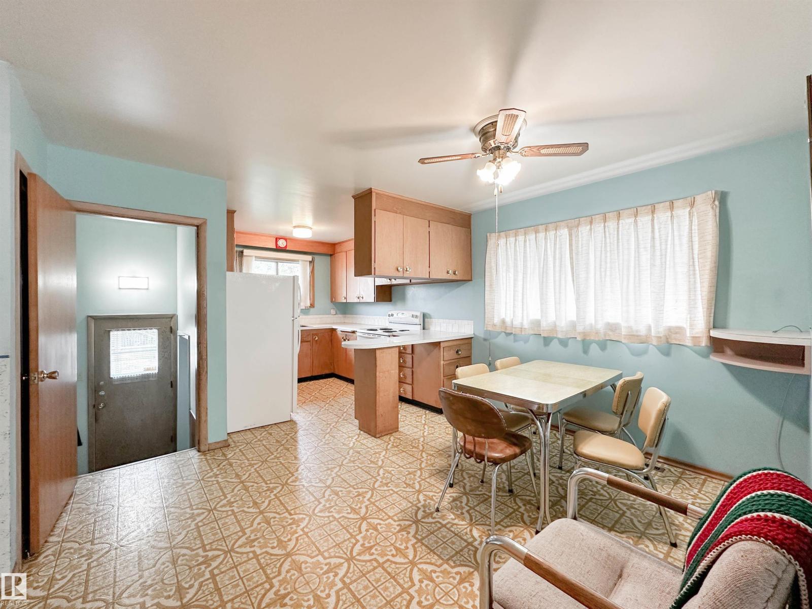 Photo 4 of 8925 154 St Nw, Edmonton AB