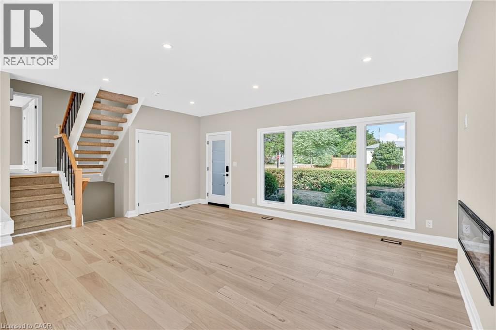 Photo 8 of 4006 Flemish Drive, Burlington ON