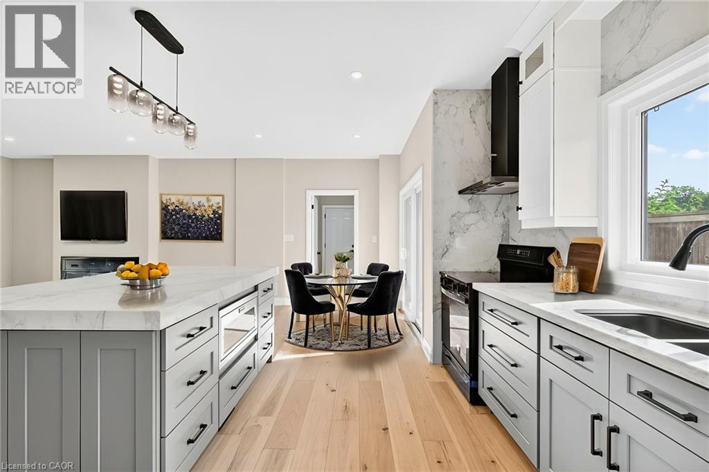 Photo 11 of 4006 Flemish Drive, Burlington ON