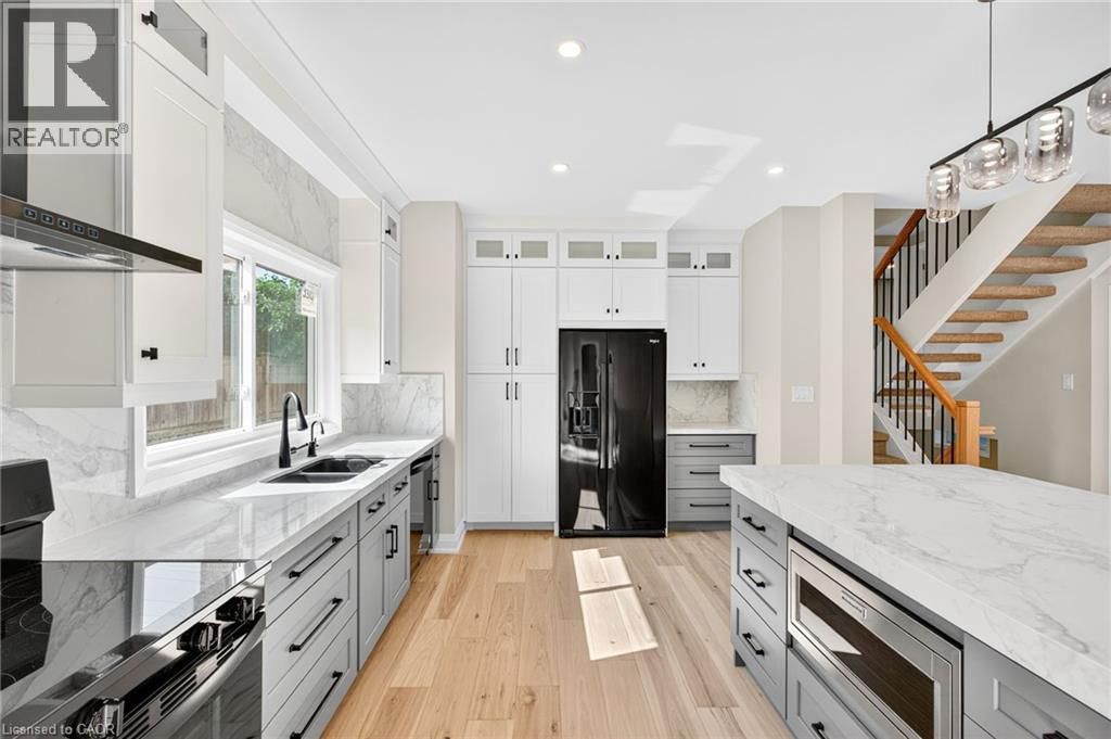 Photo 12 of 4006 Flemish Drive, Burlington ON