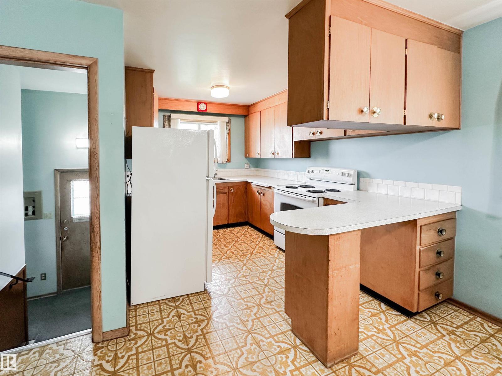 Photo 8 of 8925 154 St Nw, Edmonton AB