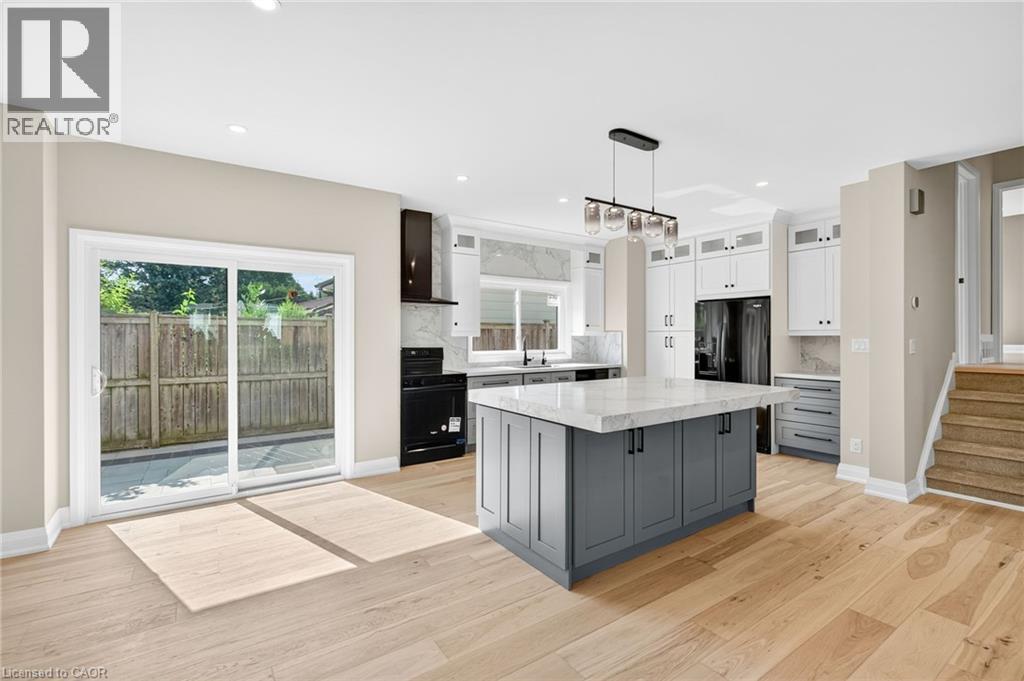 Photo 10 of 4006 Flemish Drive, Burlington ON