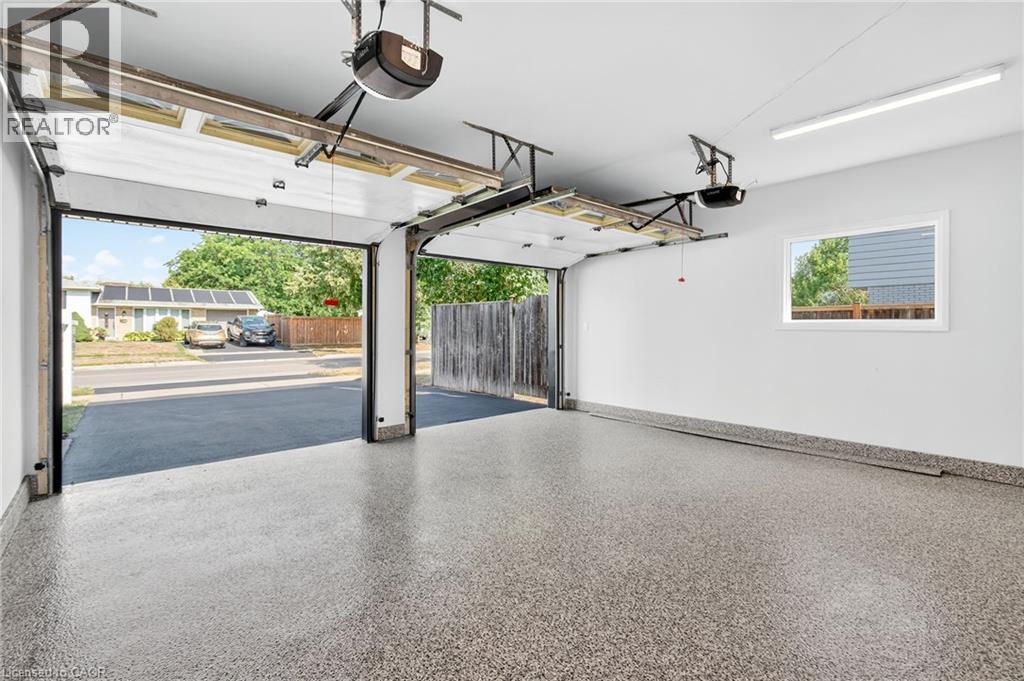 Photo 18 of 4006 Flemish Drive, Burlington ON