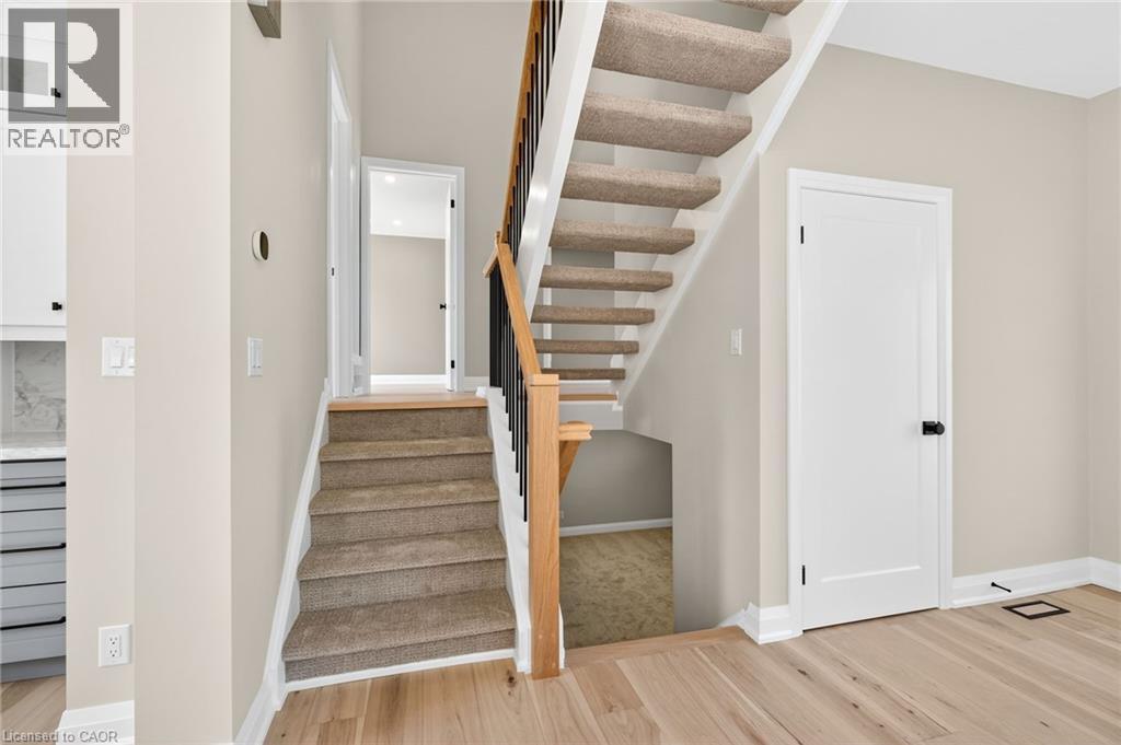 Photo 19 of 4006 Flemish Drive, Burlington ON