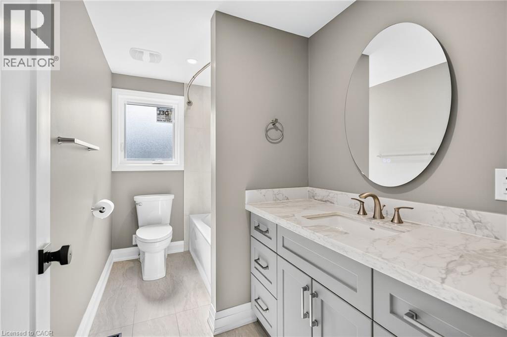 Photo 21 of 4006 Flemish Drive, Burlington ON