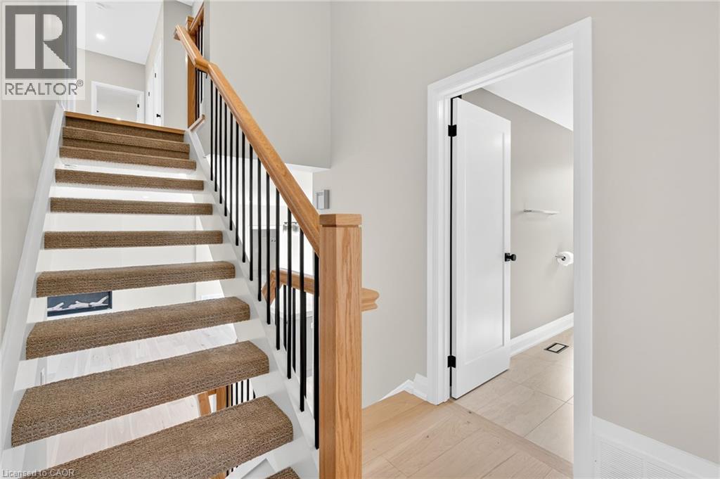 Photo 27 of 4006 Flemish Drive, Burlington ON