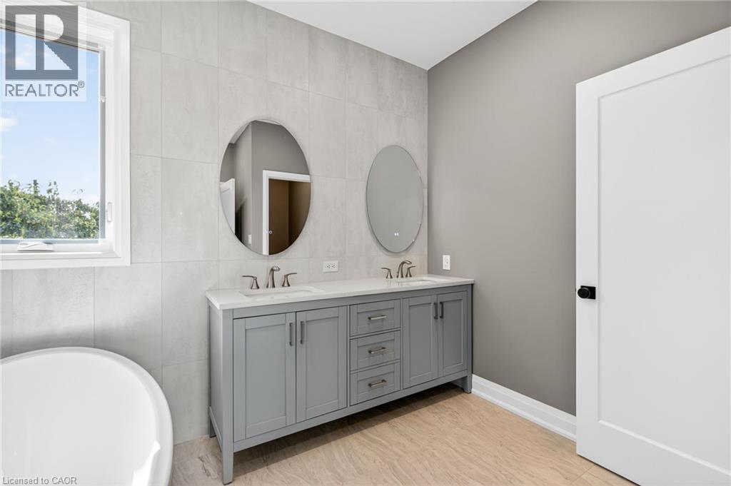 Photo 37 of 4006 Flemish Drive, Burlington ON