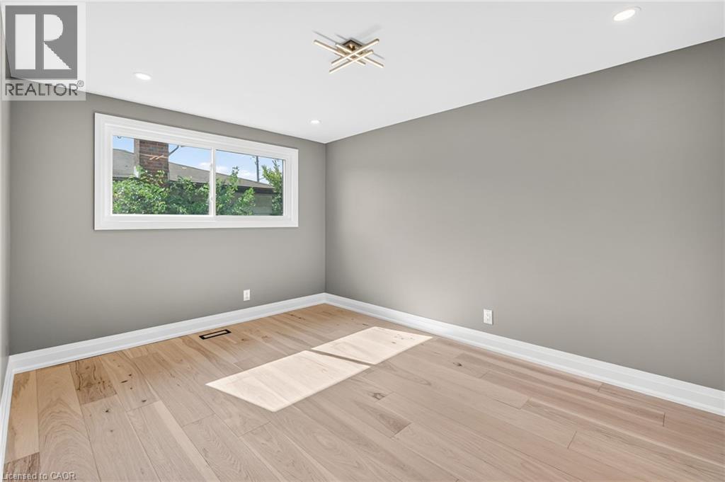 Photo 23 of 4006 Flemish Drive, Burlington ON