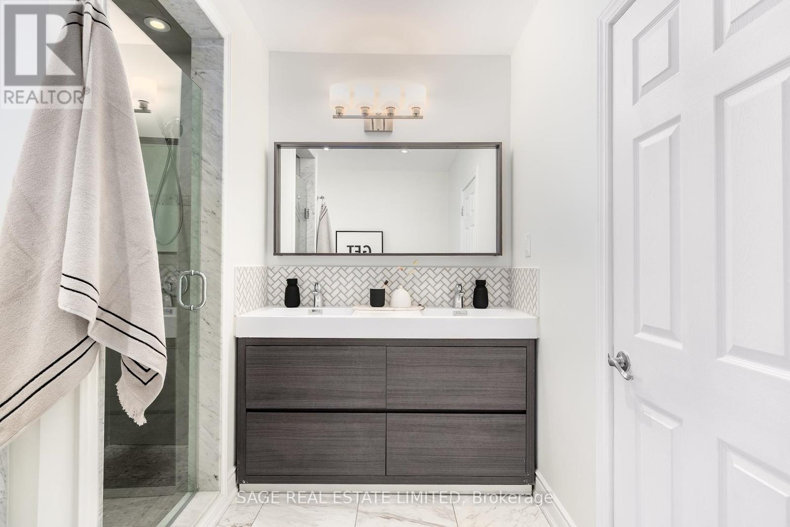 Photo 24 of 41 Ann Arbour Road, Toronto ON