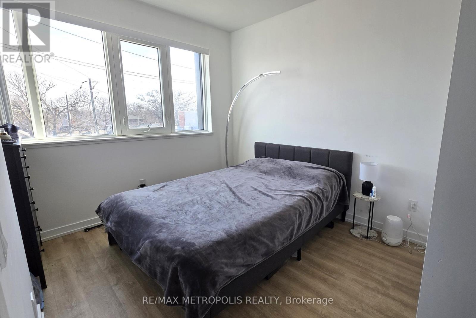 Photo 11 of 308 2300 St Clair Avenue W, Toronto ON