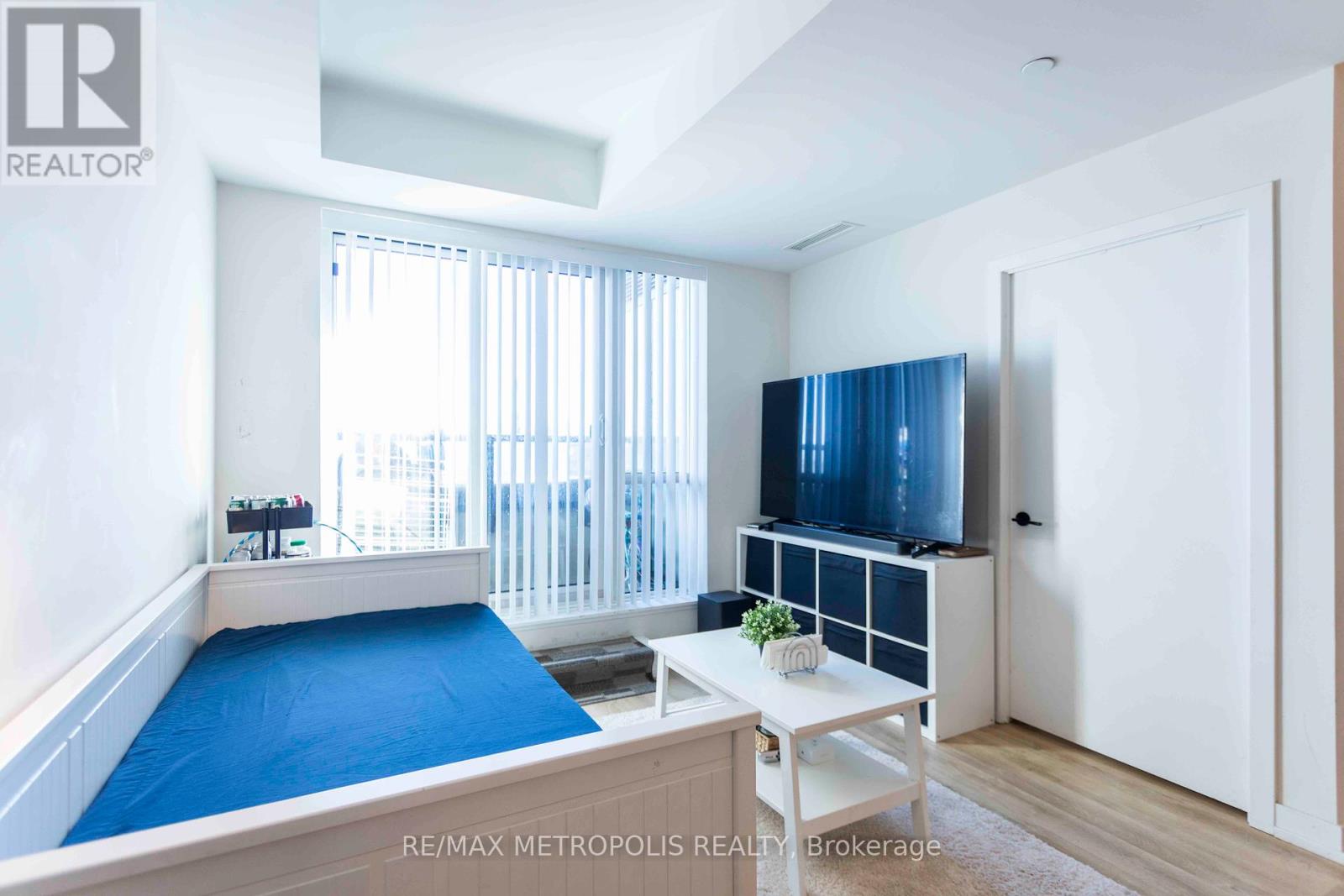 Photo 3 of 308 2300 St Clair Avenue W, Toronto ON
