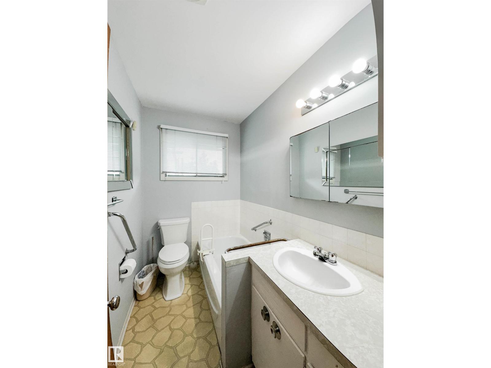 Photo 28 of 8925 154 St Nw, Edmonton AB