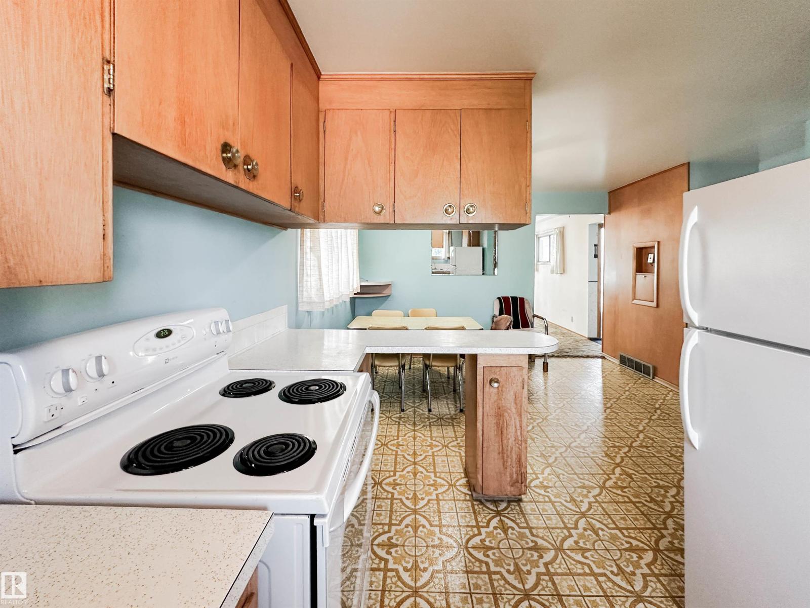 Photo 12 of 8925 154 St Nw, Edmonton AB