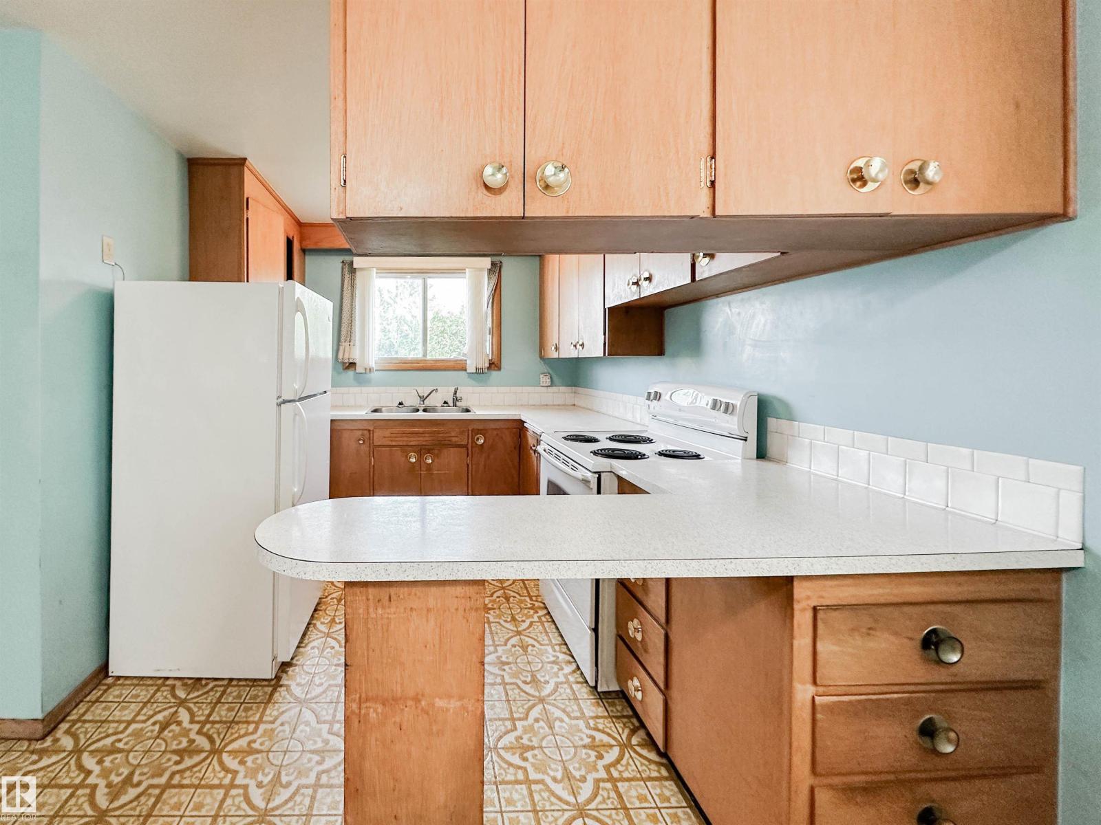 Photo 10 of 8925 154 St Nw, Edmonton AB