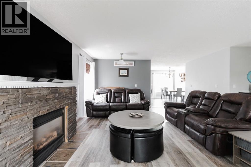 Photo 5 of 132 Breukel Crescent, Fort Mcmurray AB