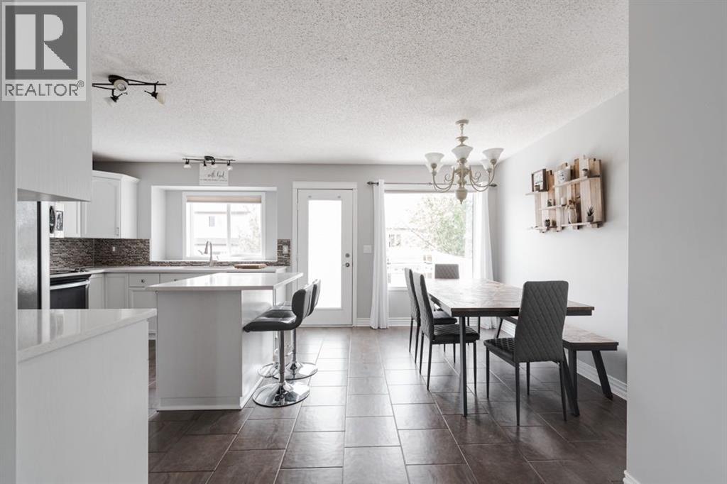 Photo 3 of 132 Breukel Crescent, Fort Mcmurray AB