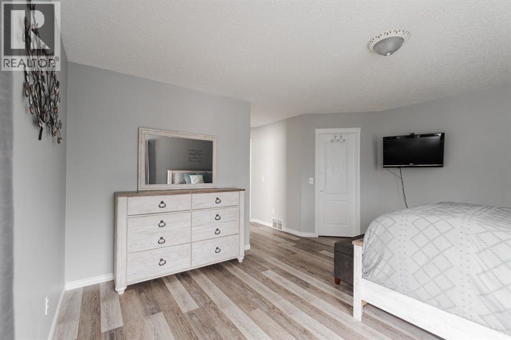 Photo 23 of 132 Breukel Crescent, Fort Mcmurray AB