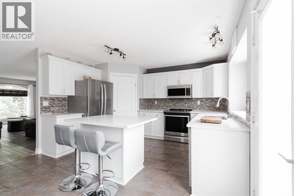 Photo 10 of 132 Breukel Crescent, Fort Mcmurray AB