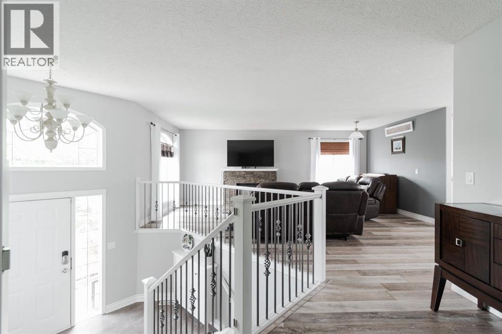 Photo 2 of 132 Breukel Crescent, Fort Mcmurray AB