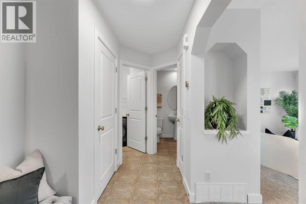 Photo 18 of 151 Kincora Drive Nw, Calgary AB