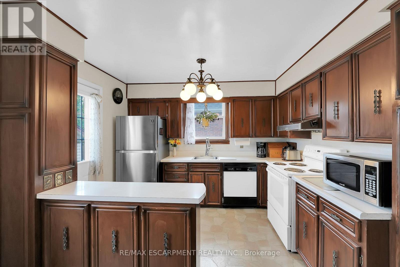 Photo 10 of 175 Garside Avenue S, Hamilton ON
