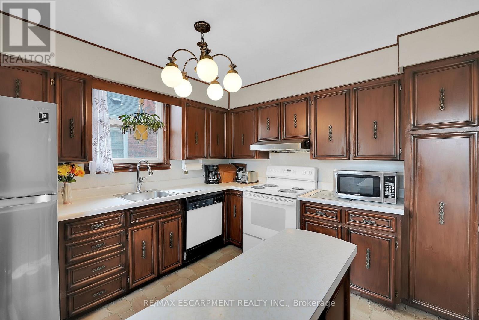 Photo 11 of 175 Garside Avenue S, Hamilton ON