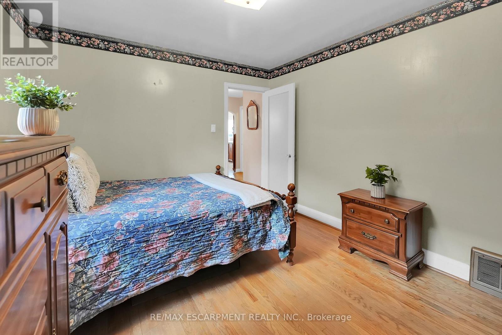 Photo 12 of 175 Garside Avenue S, Hamilton ON