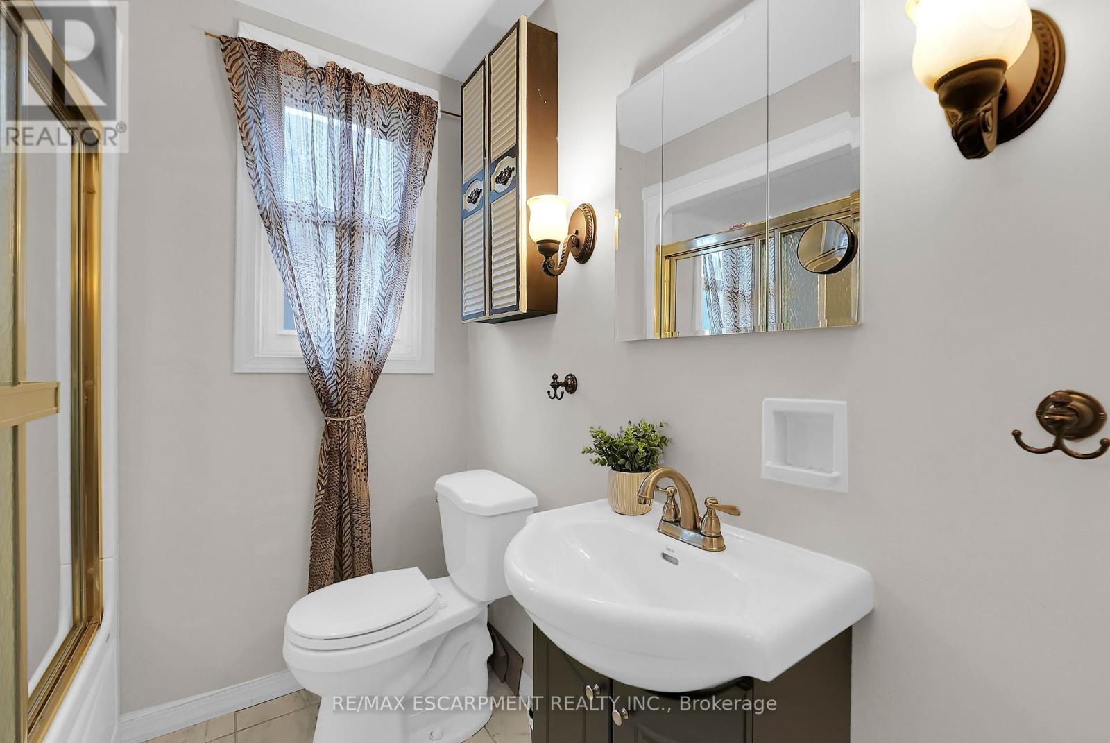 Photo 13 of 175 Garside Avenue S, Hamilton ON
