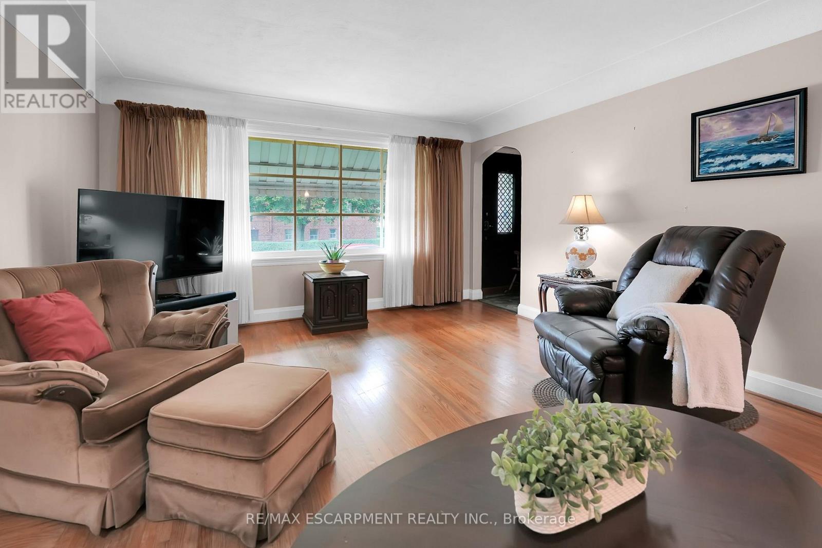 Photo 5 of 175 Garside Avenue S, Hamilton ON