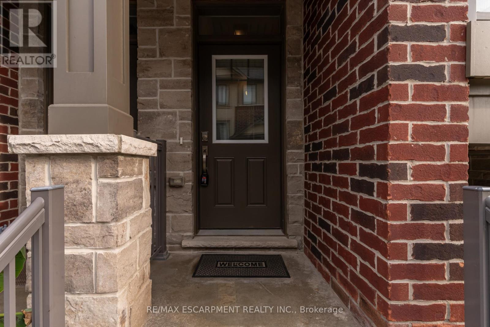 Photo 5 of 13 Pringle Lane, Hamilton ON