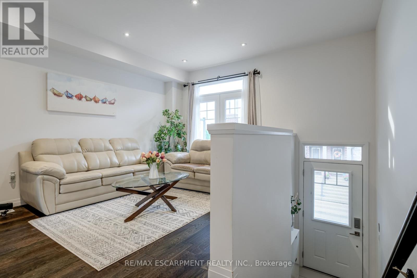 Photo 8 of 13 Pringle Lane, Hamilton ON