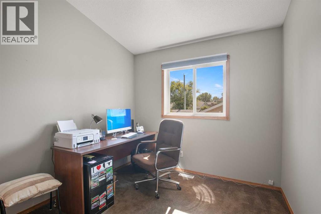 86 Hathaway Lane, Lacombe