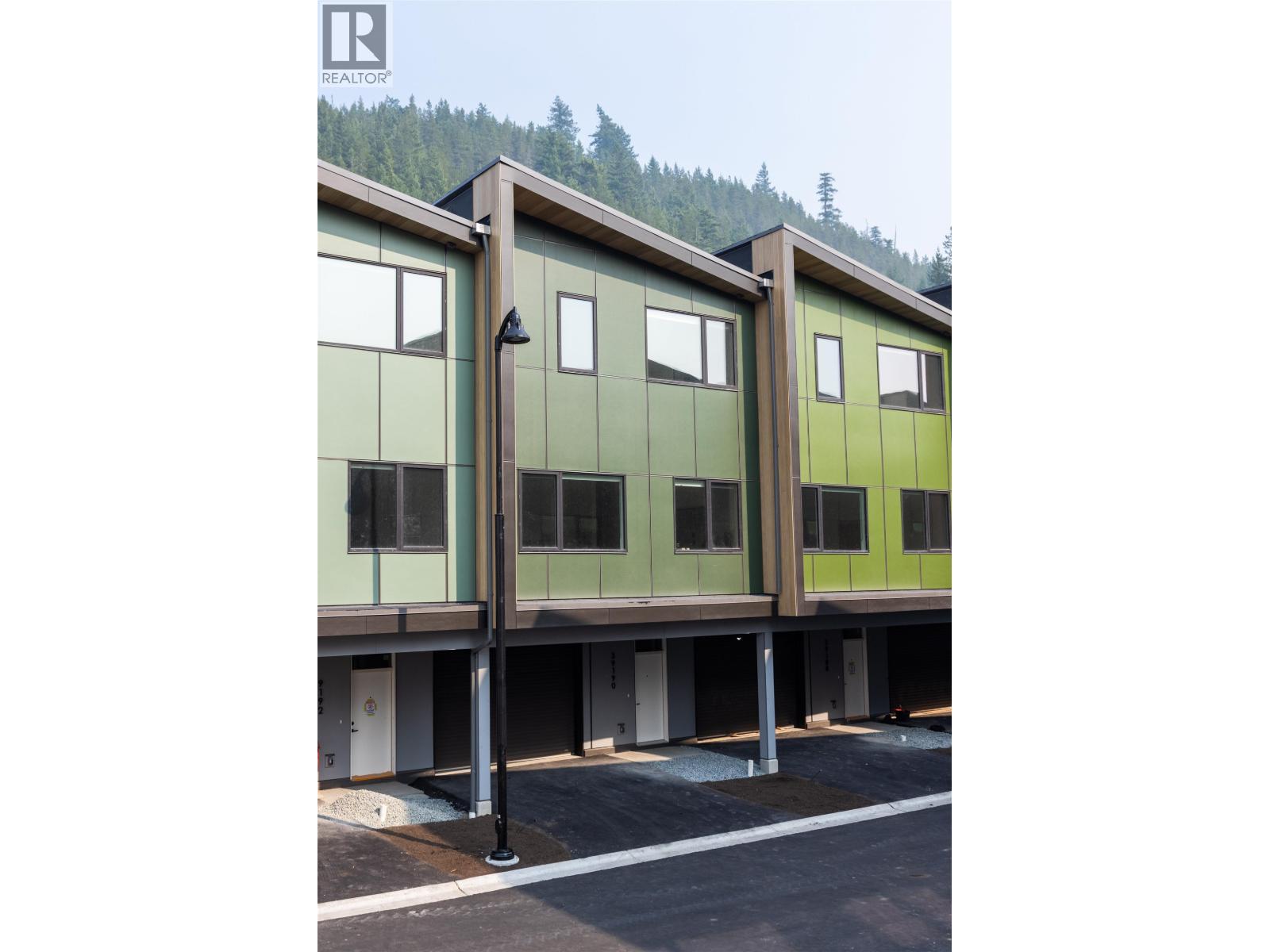 22 1050 FINCH DRIVE, Squamish