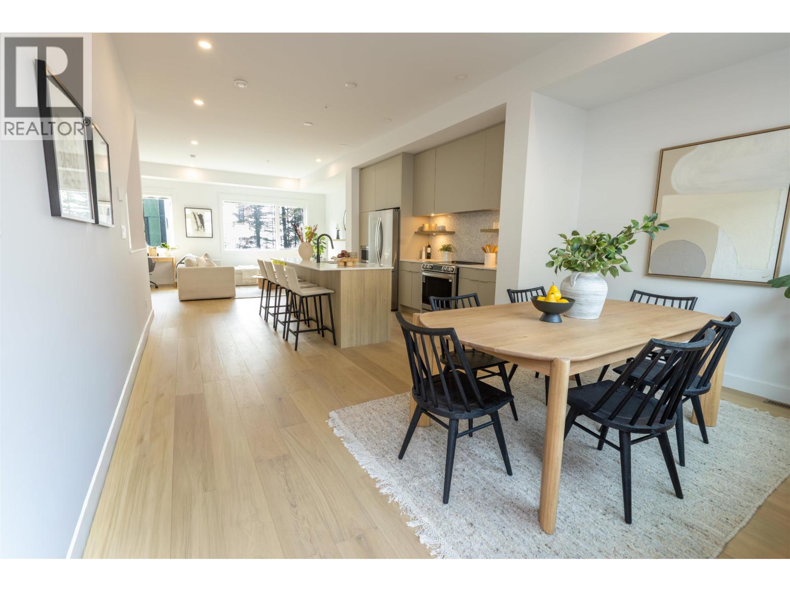 22 1050 FINCH DRIVE, Squamish