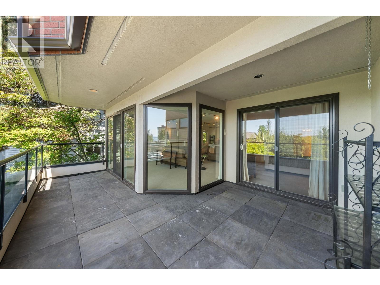 201 2408 HAYWOOD AVENUE, West Vancouver