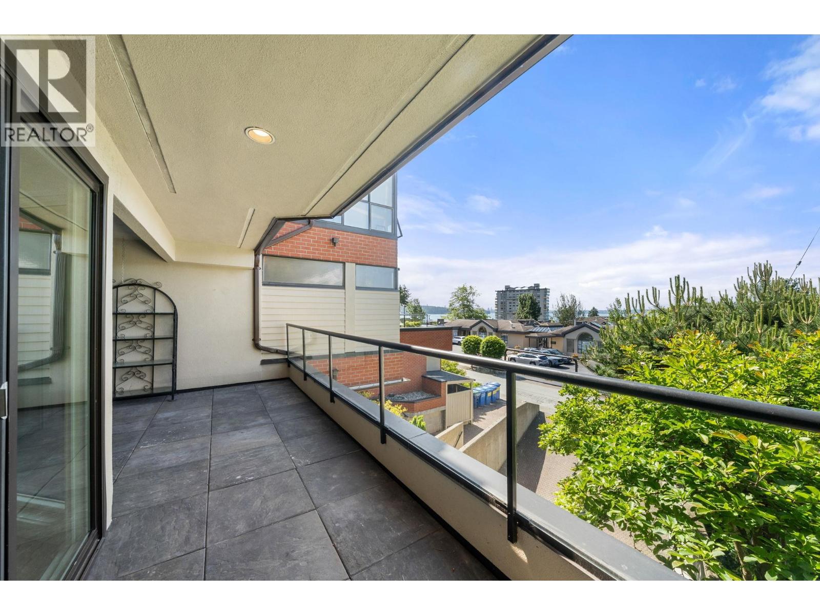 201 2408 HAYWOOD AVENUE, West Vancouver