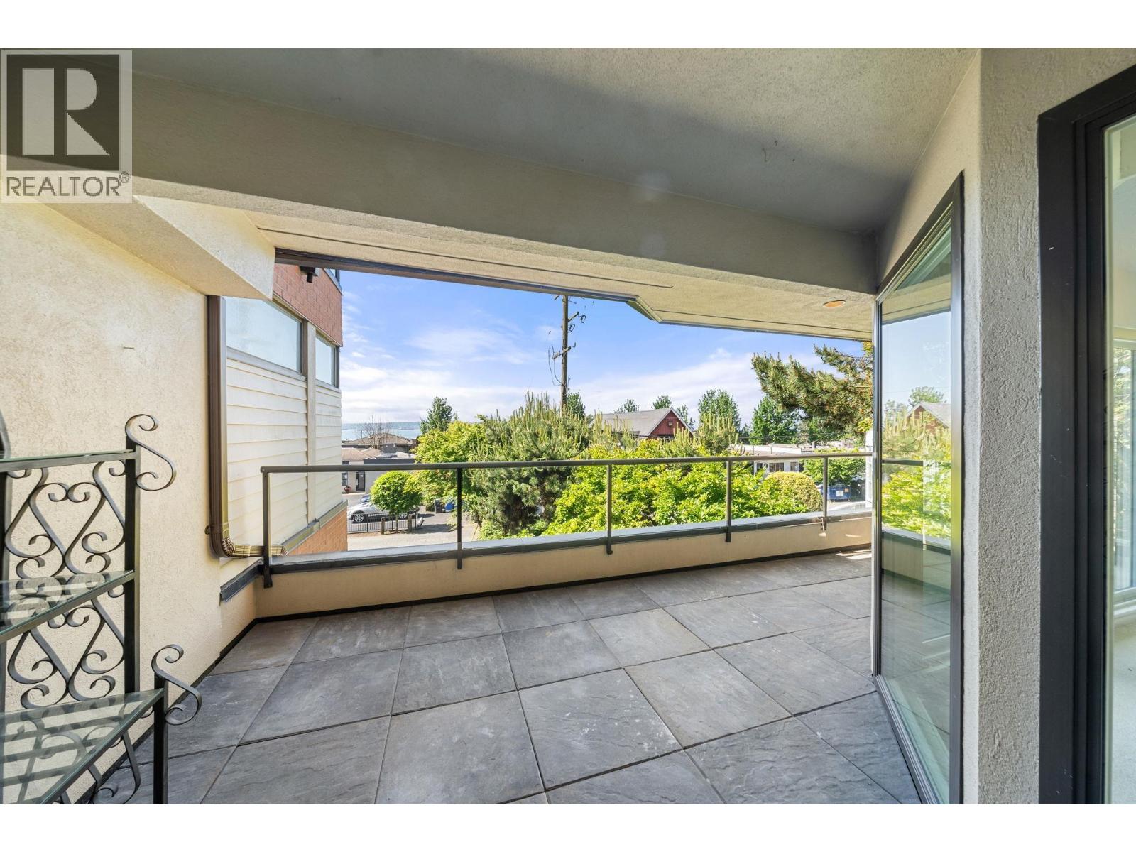 201 2408 HAYWOOD AVENUE, West Vancouver