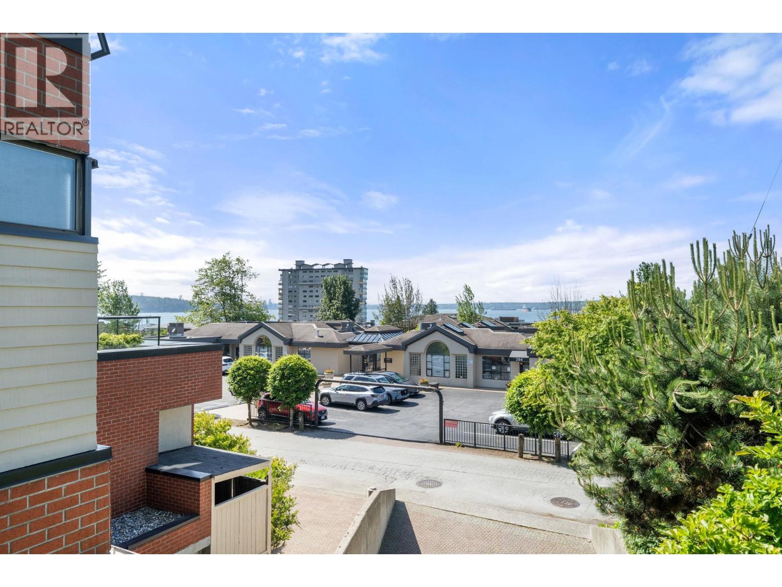 201 2408 HAYWOOD AVENUE, West Vancouver