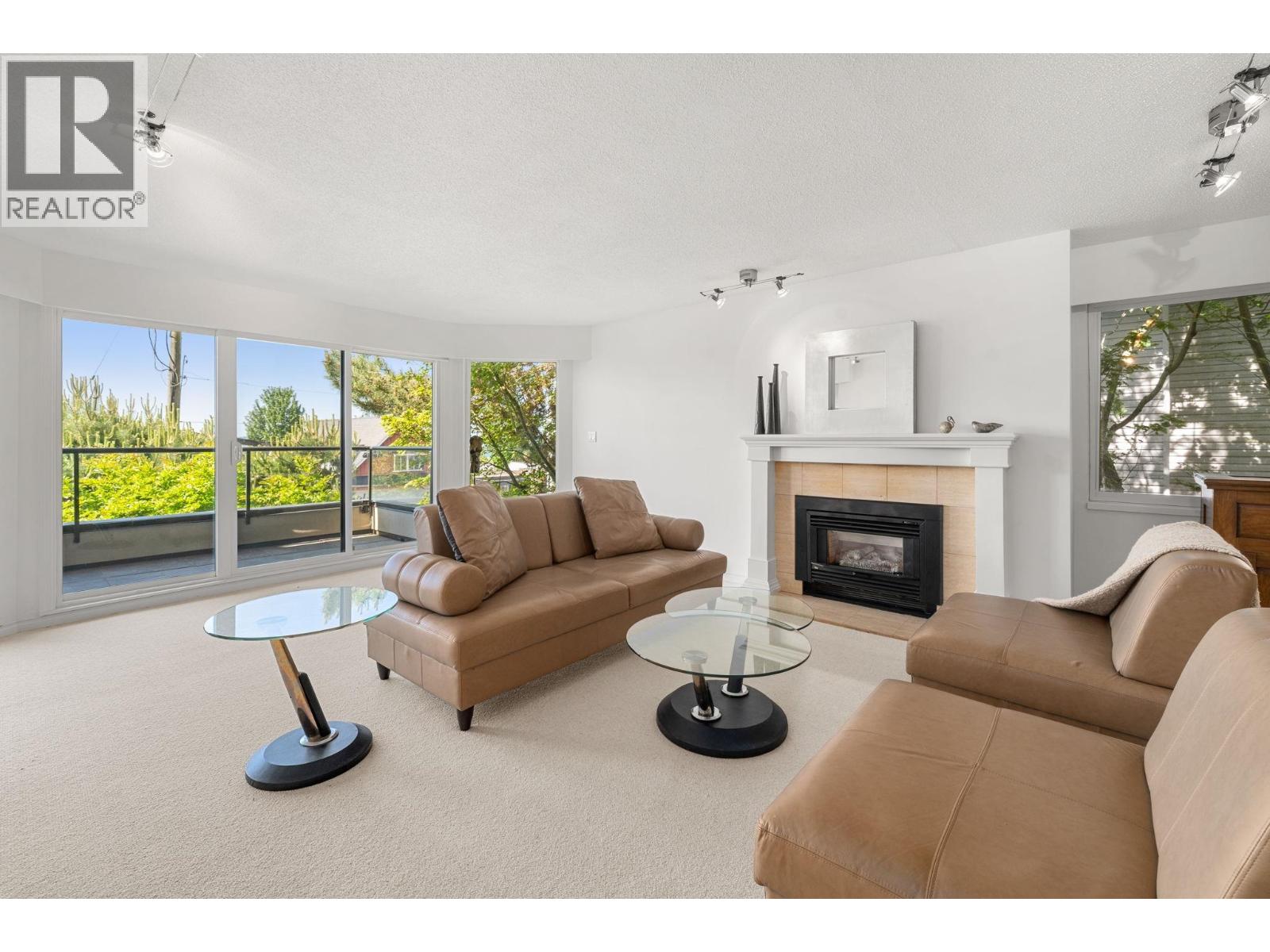 201 2408 HAYWOOD AVENUE, West Vancouver