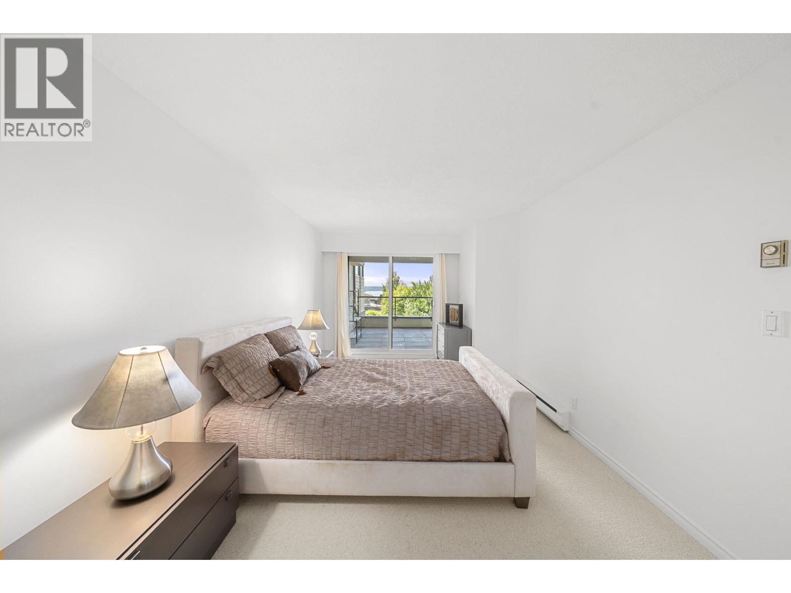 201 2408 HAYWOOD AVENUE, West Vancouver