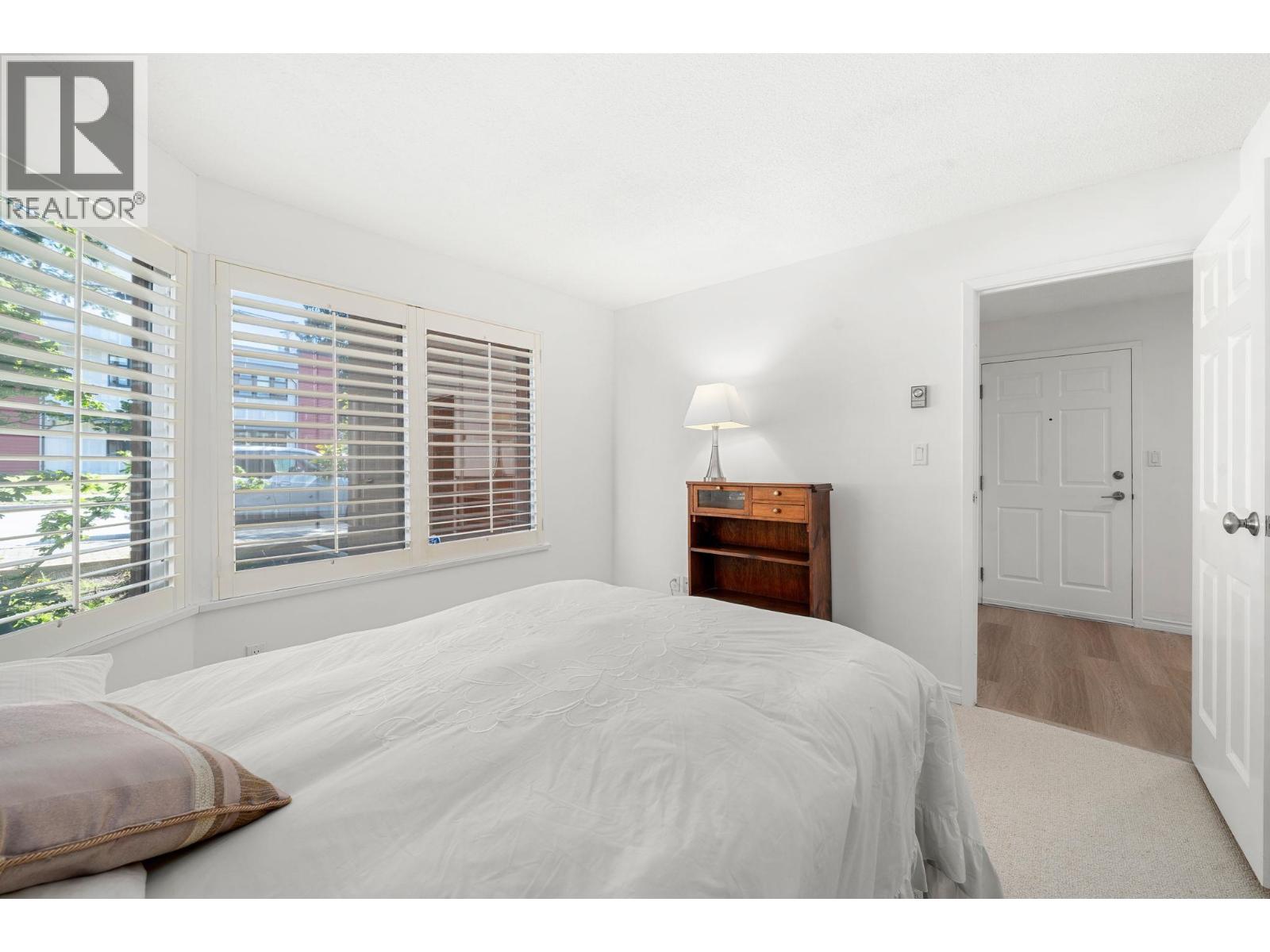 201 2408 HAYWOOD AVENUE, West Vancouver