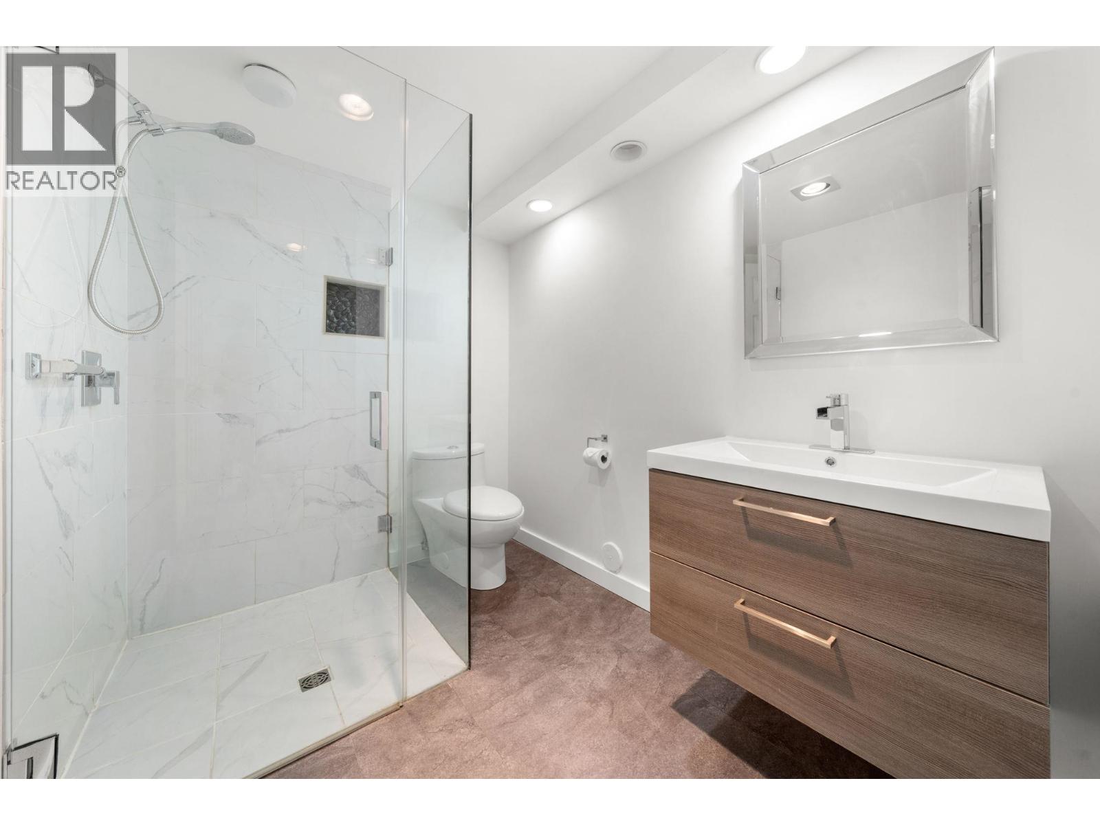 201 2408 HAYWOOD AVENUE, West Vancouver