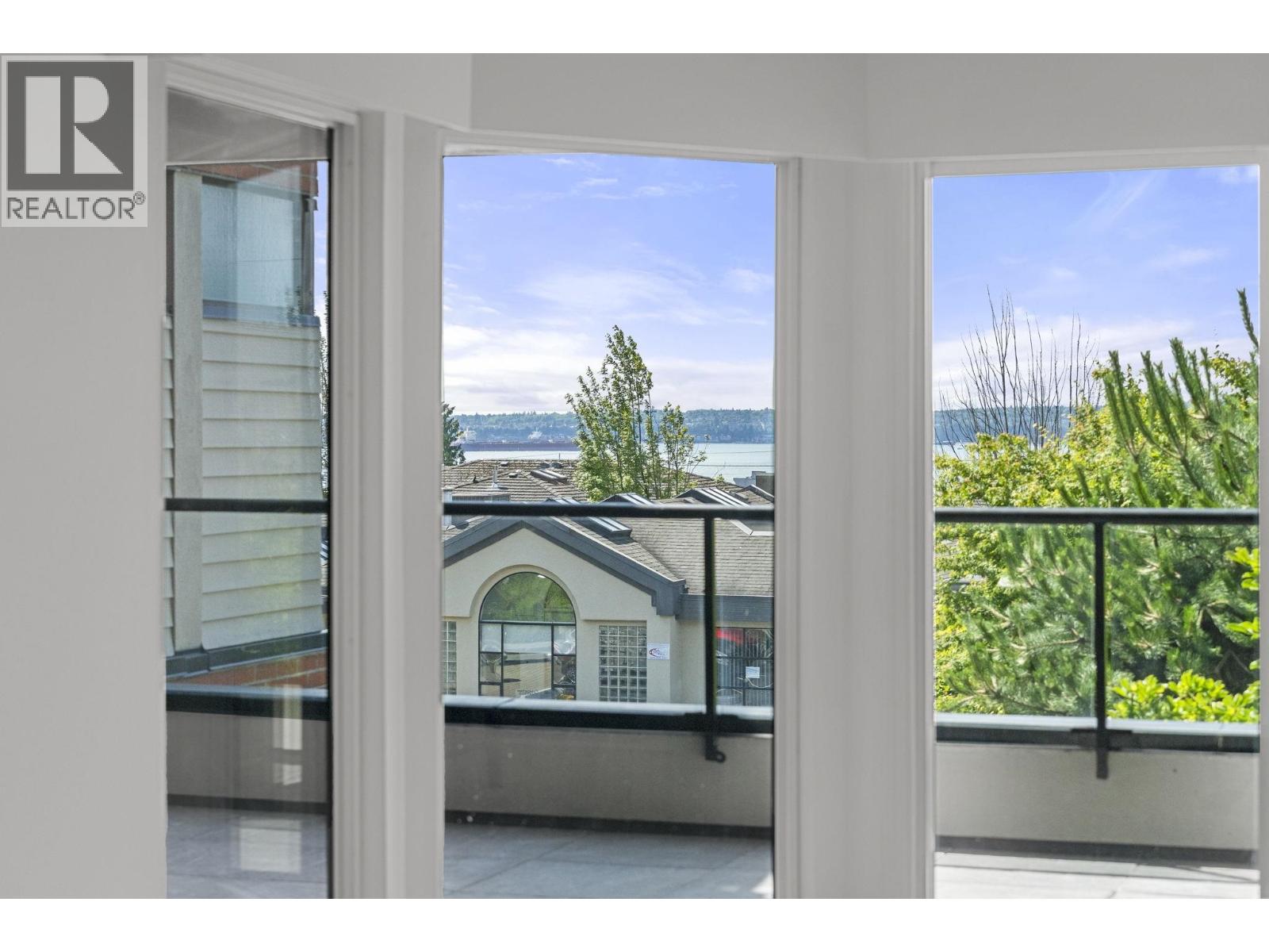 201 2408 HAYWOOD AVENUE, West Vancouver