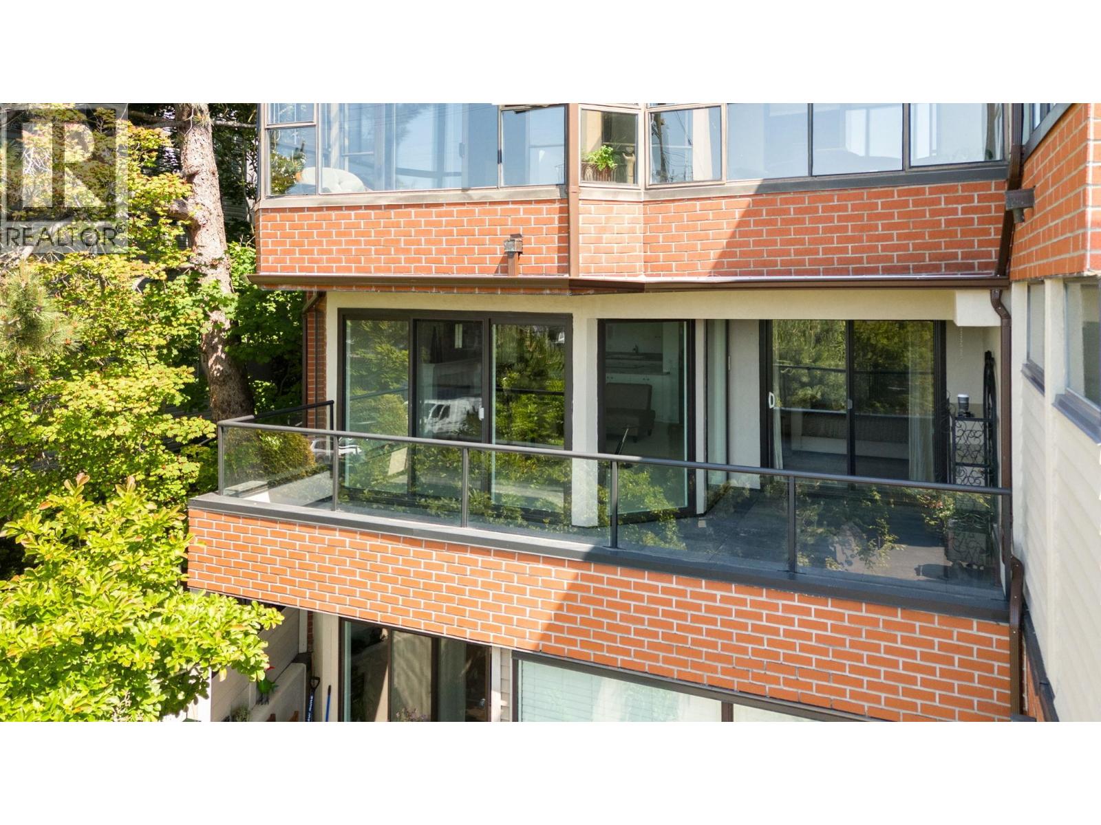 201 2408 HAYWOOD AVENUE, West Vancouver
