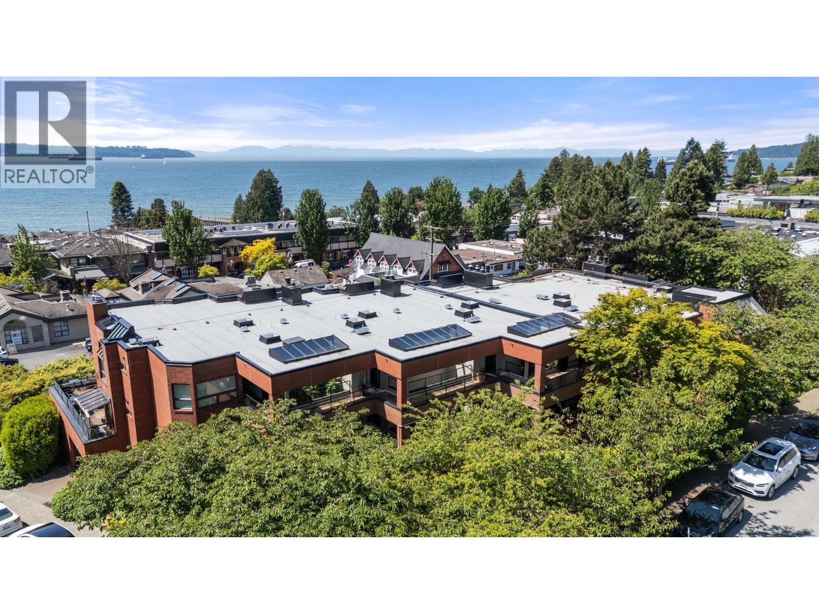 201 2408 HAYWOOD AVENUE, West Vancouver