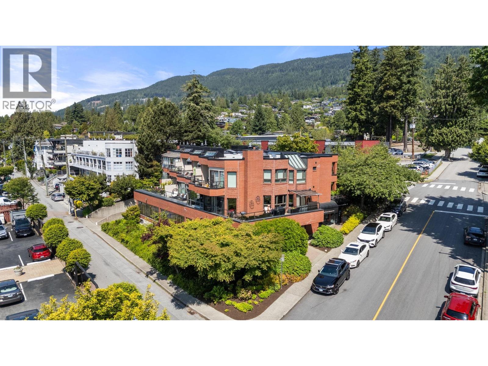 201 2408 HAYWOOD AVENUE, West Vancouver