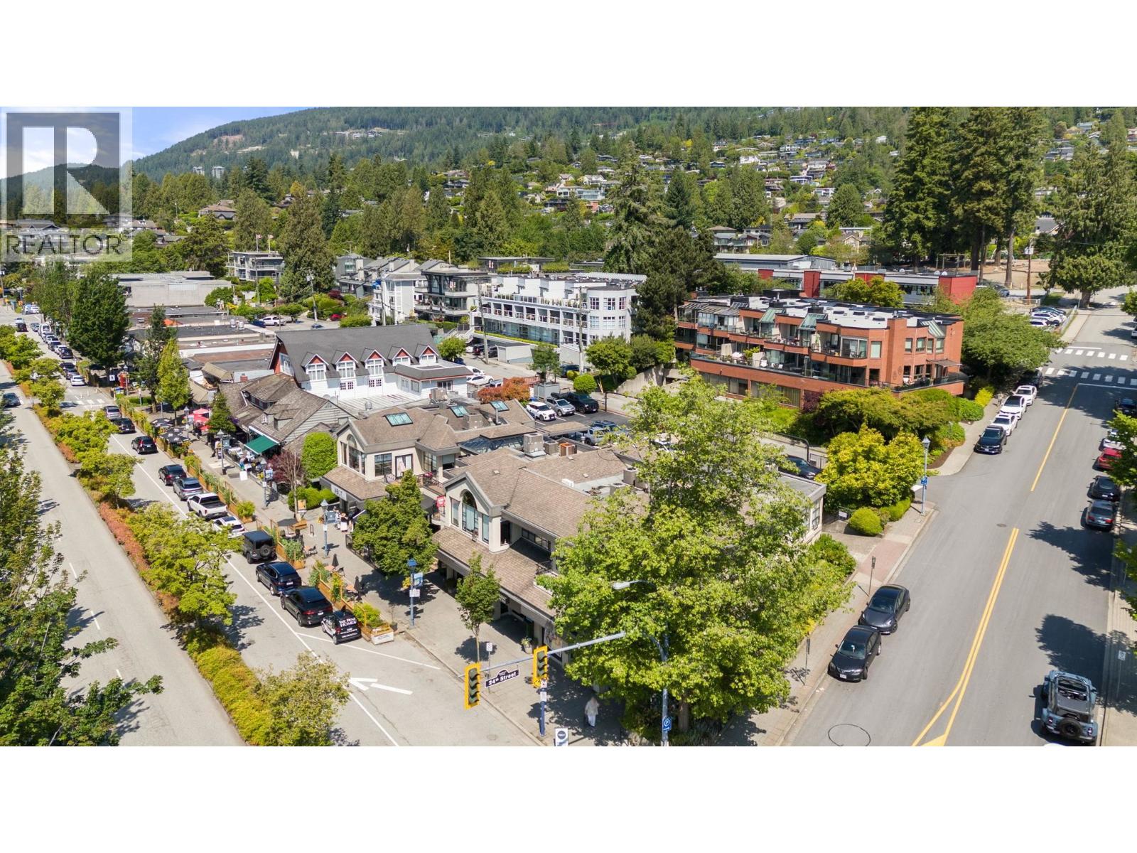 201 2408 HAYWOOD AVENUE, West Vancouver