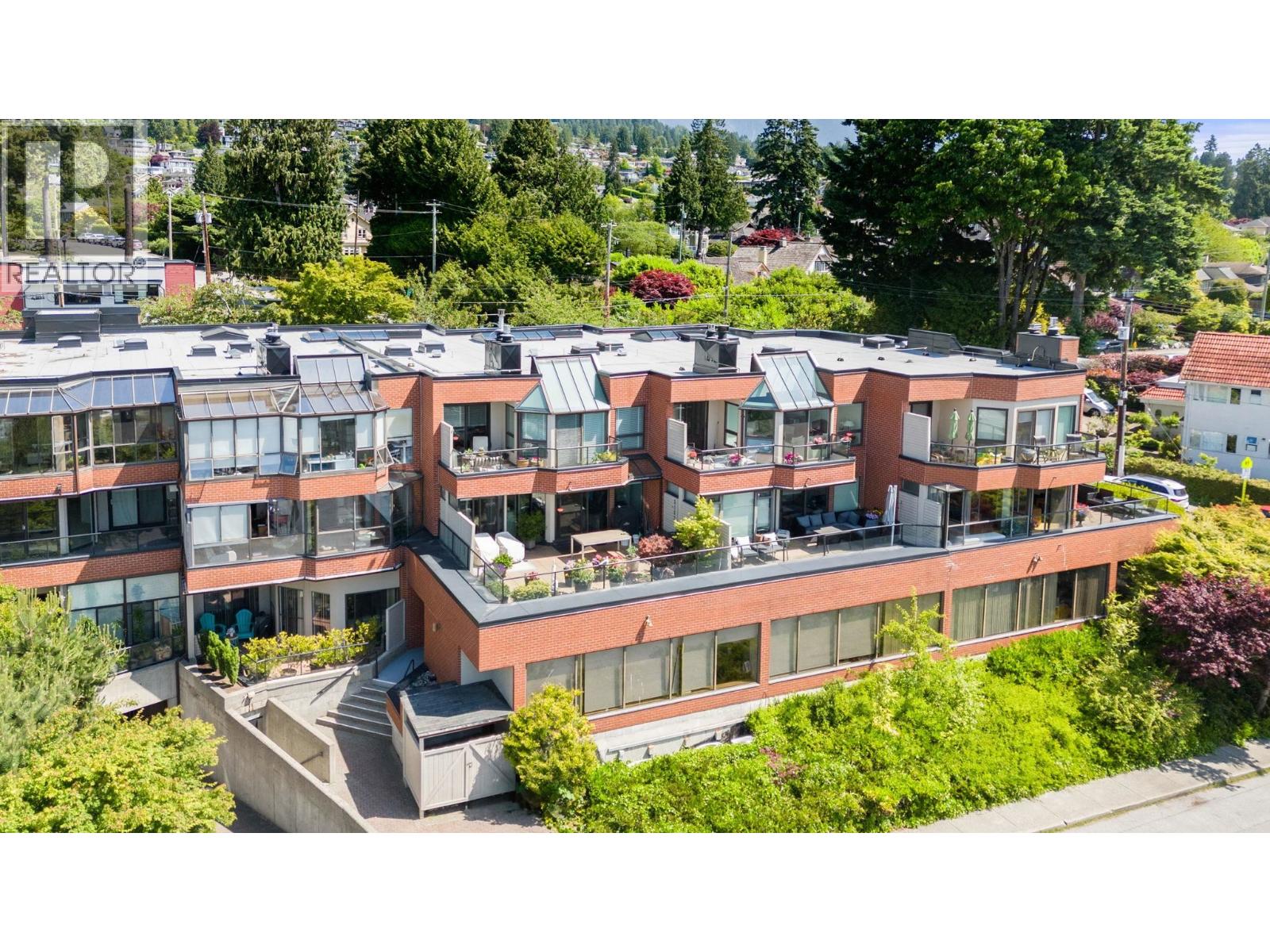 201 2408 HAYWOOD AVENUE, West Vancouver