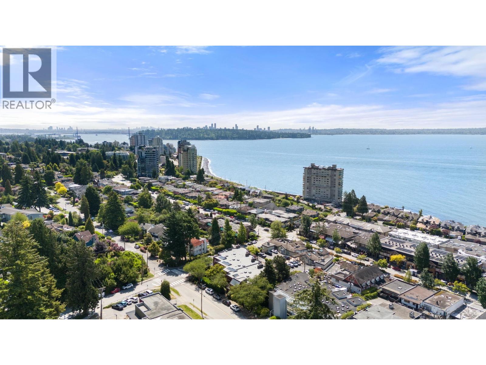 201 2408 HAYWOOD AVENUE, West Vancouver
