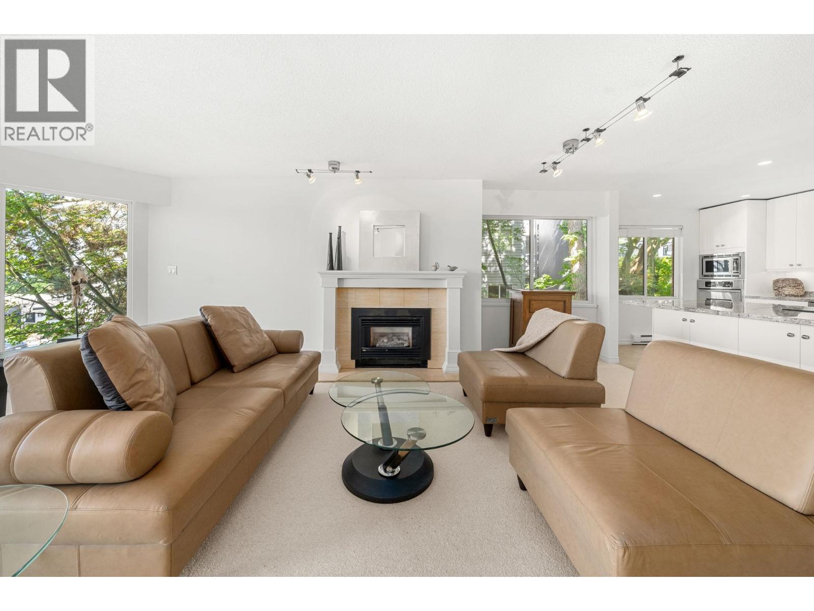 201 2408 HAYWOOD AVENUE, West Vancouver